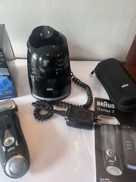5675 Braun 069055859575 Series 7 760cc 5693 Shaver With Zipper Case And Clean Renew Charging Base #3