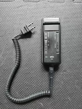 4501 Braun Travel Electic Shaver With Charger Working