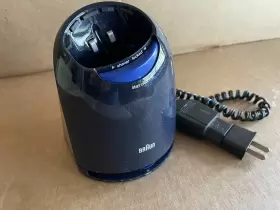 5651 Braun 5 651 Cleaning Station With Cord Powers On 5651 Braun 5 651 Cleaning Station With Cord Powers On