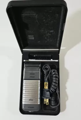 5567u Braun Vintage Rechargeable Electric Shaver With Charger And Case