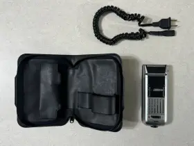5704 Braun Electric Razor With Case