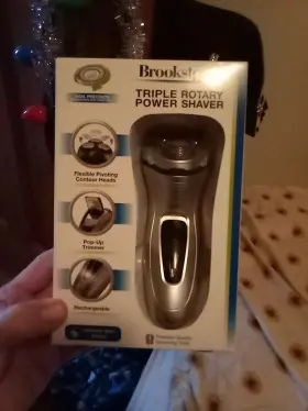 Bk1556 Brookstone Electric Shaver New Rechargeable Rotary - Plus Cover