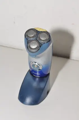 6708x Norelco Advantage Shaver Does Not Keep A Charge For Parts