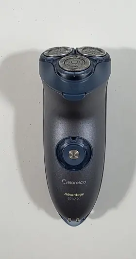 6737 Norelco Philips Advantage X Nivea Shaver - Untested No Charger