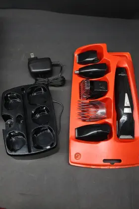 G370 Norelco G370/60 All In 1 Grooming Shaver Trimmer Read See Pics Tested Working #2