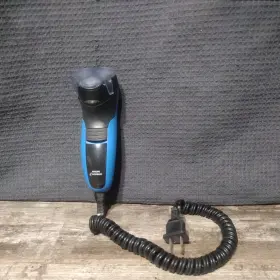 Hq6940 Philips Norelco Mens Black Portable Rechargeable Dry Electric Shaver