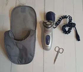6865xl Philips Norelco Men S Cordless Shaver With Case Charger
