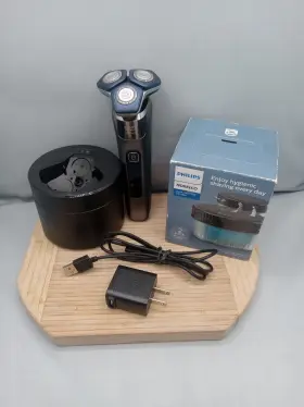 S7887 Philips Norelco 7887 Used Wet/dry Electric Shaver Series 7000 2 Pods Charger