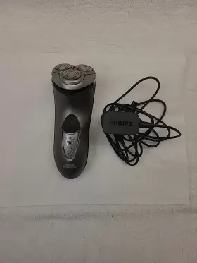 8240xl Philips Norelco Cordless Rechargeable Mens Electric Shaver With Charger