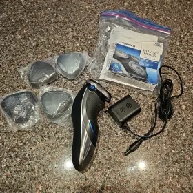 At-928 Philips Norelco Phillips Aquatec At 928 Shaver With Charge Cord And Spare Heads Covers Euc