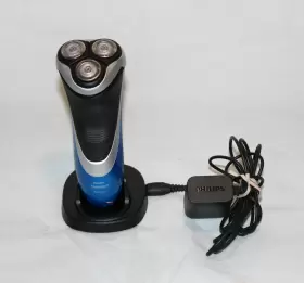 At810 Philips Norelco Aquatec Rechargeable Cordless Shaver With Stand Up Charger