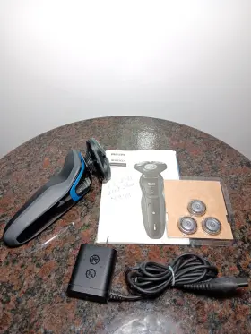S5203 Philips Norelco Series 5000 Electric Shaver Model With Charger Working