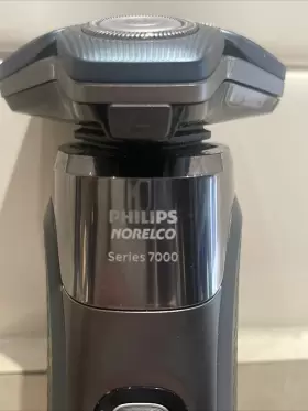S521081 Philips Norelco Series 7000 Wet And Dry Electric Shaver #2