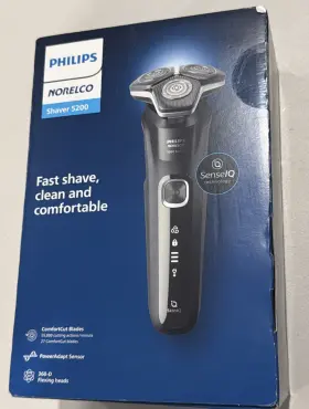 S5820 Philips Norelco Series 5200 Dry Electric Shaver New In Box S5820 Philips Norelco Series 5200 Dry Electric Shaver New In Box