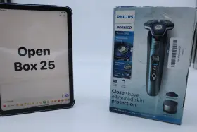 S7889 Philips Norelco Shaver 7900 With Uv Sanitizing Cube S7889/91