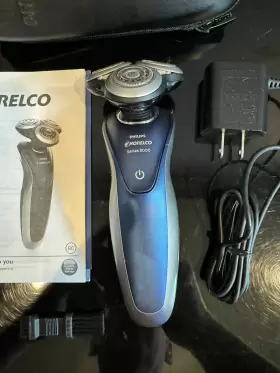 S8950 Philips Norelco Model 8000 Series Rechargeable Electric Razor Shaver Kit #2