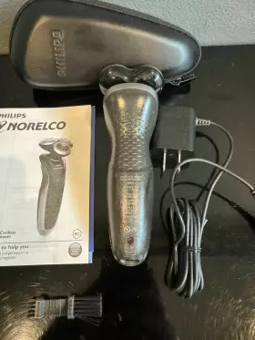 S8950 Philips Norelco Model 8000 Series Rechargeable Electric Razor Shaver Kit #3