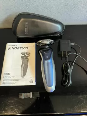 S8950 Philips Norelco Model 8000 Series Rechargeable Electric Razor Shaver Kit