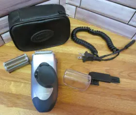 Ms2-270 Remington Titanium Microscreen Shaver Rechargeable Cordless Works Great