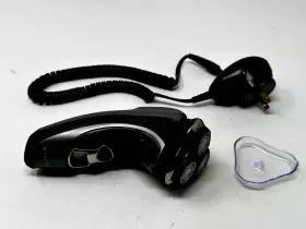 R7130 Remington Shaver With Charger - Works