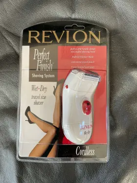 Rv550 Revlon Travel Size Wet/dry Cordless Shaver With Pouch Battery Operated New Rv550 Revlon Travel Size Wet/dry Cordless Shaver With Pouch Battery Operated New