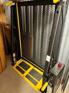 Nl917ib-2 The Braun Corporation Millennium Wheelchair Lift Nl917ib-2 The Braun Corporation Millennium Wheelchair Lift