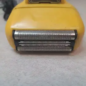 7061-100 Wahl Lifeproof Shaver With Charging Plug - Clean Works Great #2 7061-100 Wahl Lifeproof Shaver With Charging Plug - Clean Works Great #2