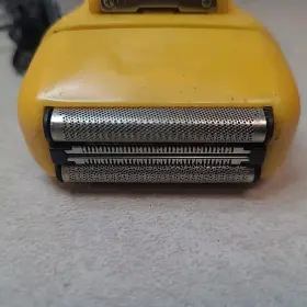 7061-100 Wahl Lifeproof Shaver With Charging Plug - Clean Works Great #3 7061-100 Wahl Lifeproof Shaver With Charging Plug - Clean Works Great #3