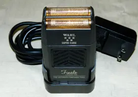 8164l Wahl Super Close Mens Rechargeable Shaver With Foil Blade Charger Stand
