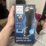 Philips Norelco Shaver 2600 - Wet & Dry Rotary Electric Model X3052/91. Fixed Price $36.00.