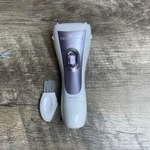 Remington WDF4840 Lady Shaver Cordless Rechargeable Wet/dry With Cleaning Brush. Fixed Price $17.99.
